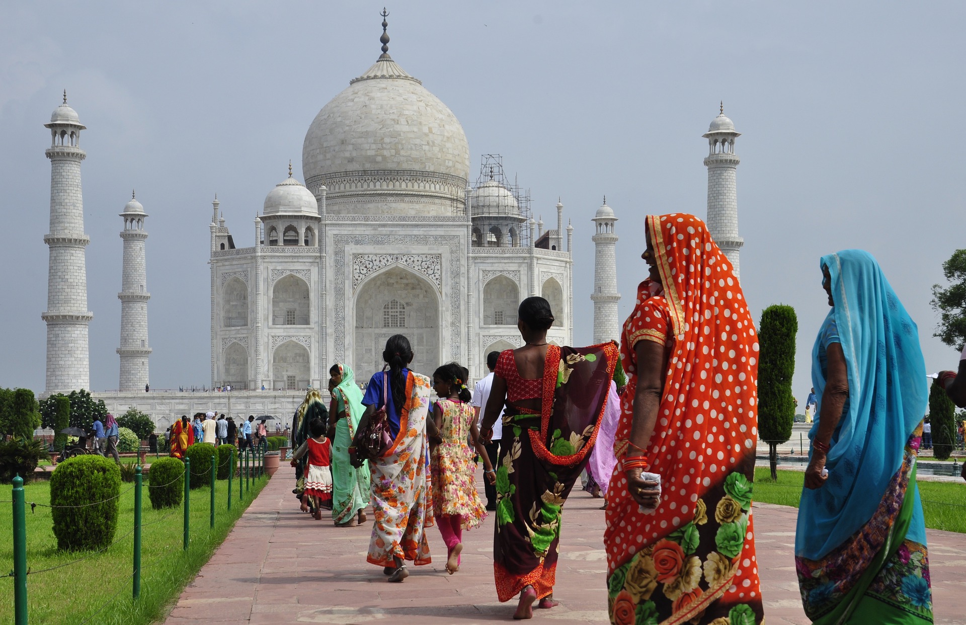 Поездка в индию. Тадж Махал туристы. Столица Индии 2022. Индия Тадж Махал туристы.